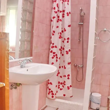 Trafalgar Apartment *